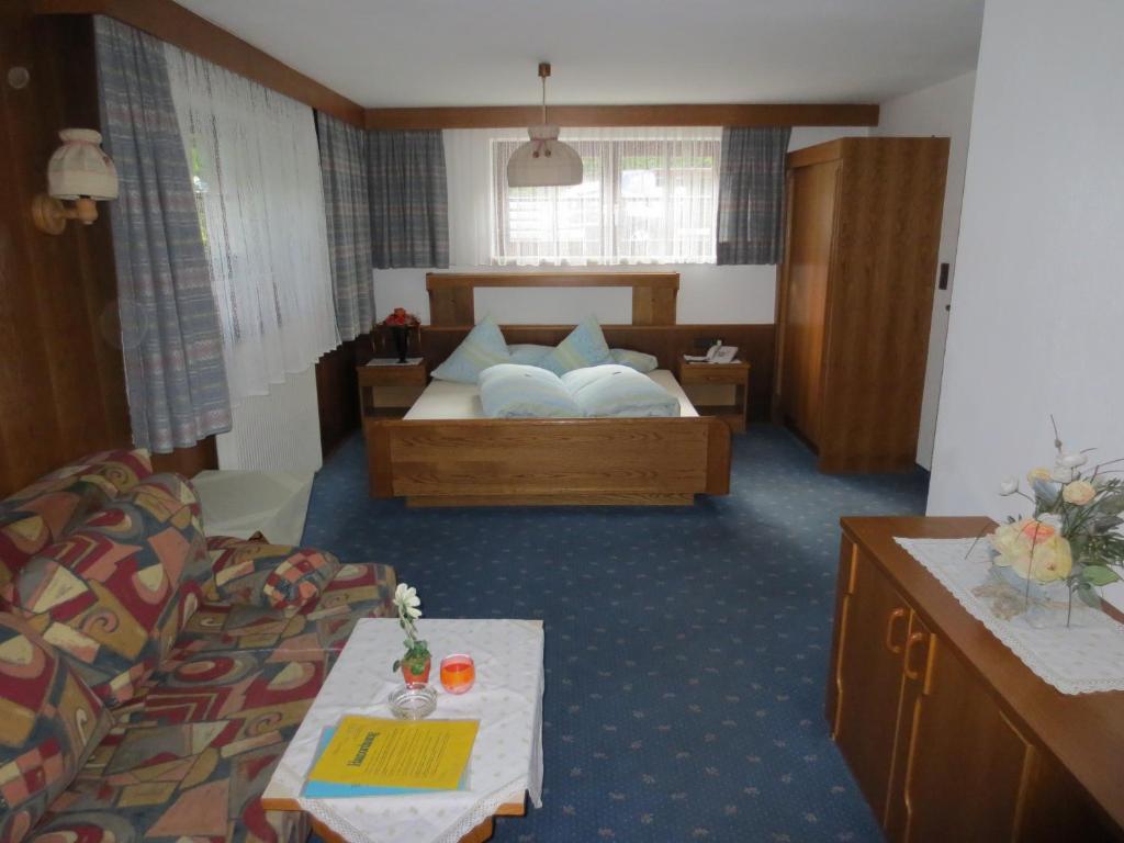Alpenhaeusl Hotel Solden Room photo